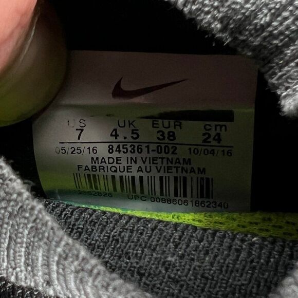 Nike Zoom‎ All Out Flyknit Running Shoes Women's Size 7 Black Volt Athletic Run - Picture 12 of 12